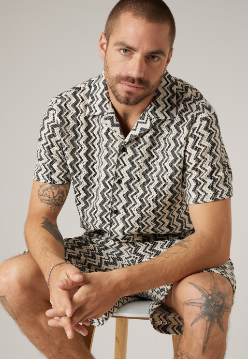 Camisa masculina de manga corta con patrón gráfico en zigzag ref180401 - Imagen 8