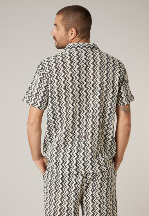 Camisa masculina de manga corta con patrón gráfico en zigzag ref180401 - Imagen 5