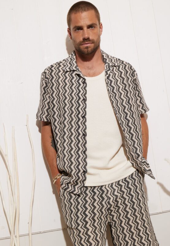 Camisa masculina de manga corta con patrón gráfico en zigzag ref180401 - Imagen 4