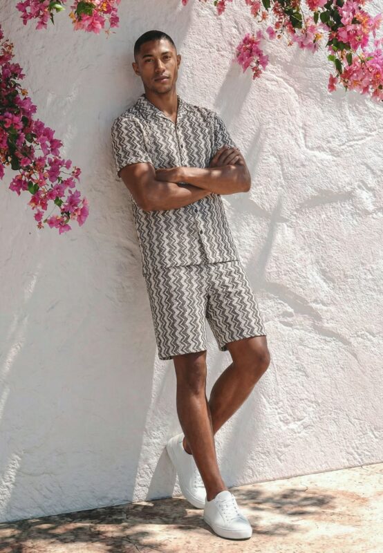 Camisa masculina de manga corta con patrón gráfico en zigzag ref180401 - Imagen 2