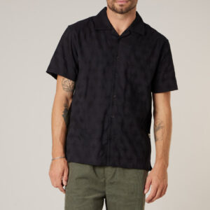 Camisa de manga corta para hombre con discreto patrón jacquard ref201920