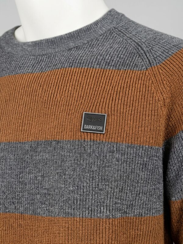 Jersey Blockcolor Tricolor 'Dark&Fish' con Parche Metálico 263705 - Imagen 2
